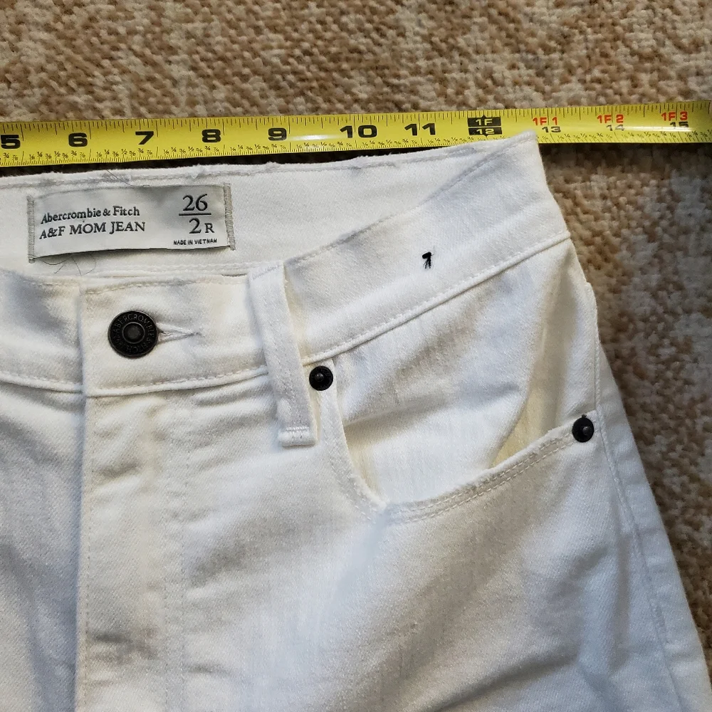 ABERCROMBIE & FITCH Ripped Raw Hem High Rise Mom Jeans 2R